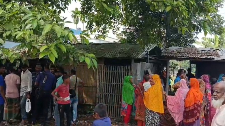 চুয়াডাঙ্গার মৎস্য অফিস পাড়া থেকে রফিকুল নামে এক ইজিবাইক চালক