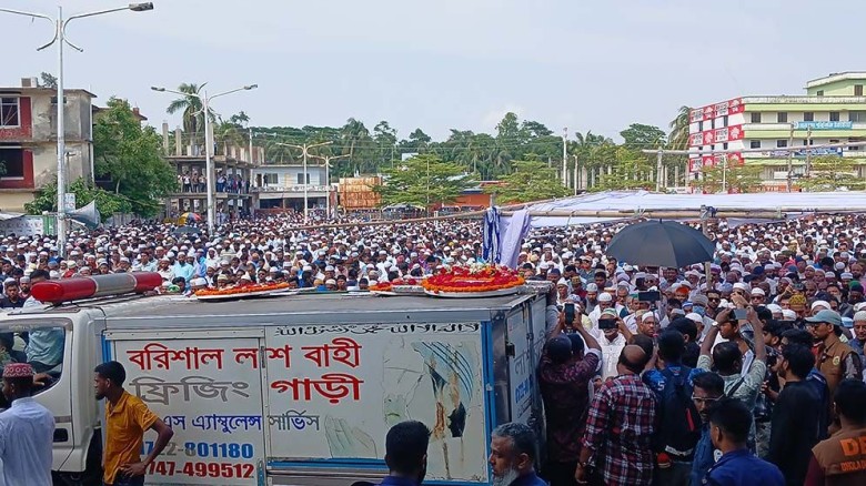 বাবা-মায়ের কবরের পাশে সমাহিত তোফায়েল আহমেদ