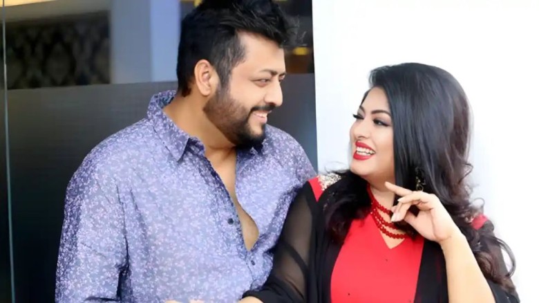 ৩১ বছর আগে তোমাকে ঘরে তুলেছিলাম: মৌসুমীকে ওমর সানী