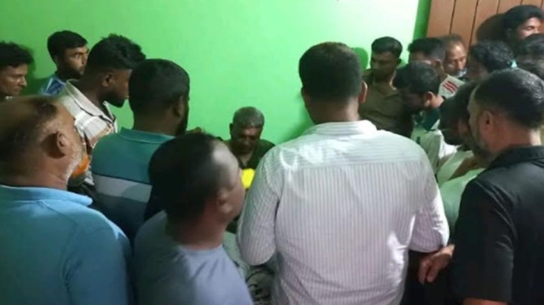 খোকসায় বিএনপি নেতাকে কুপিয়ে ও পিটিয়ে জখম, গুলি-ককটেল বিস্ফোর