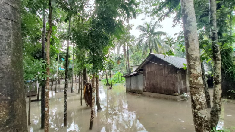 টানা বৃষ্টিতে বেতাগীতে জলাবদ্ধতা, পানিবন্দি পাঁচ শতাধিক পরিব