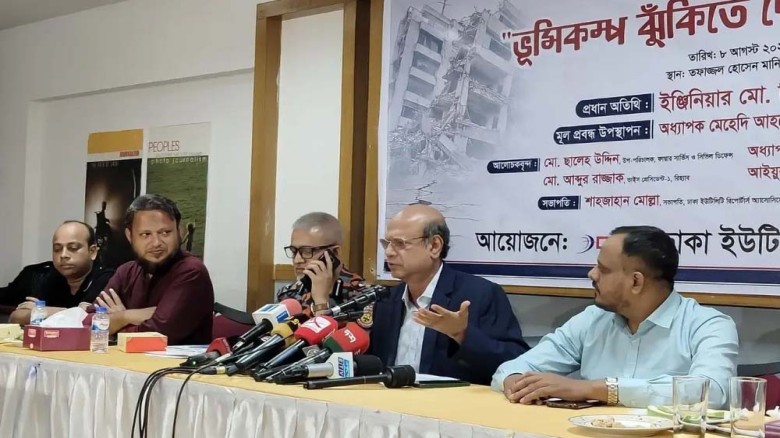 রাজধানীর ঝুঁকিপূর্ণ ভবন ধাপে ধাপে চিহ্নিত করে ব্যবস্থা: রাজউ