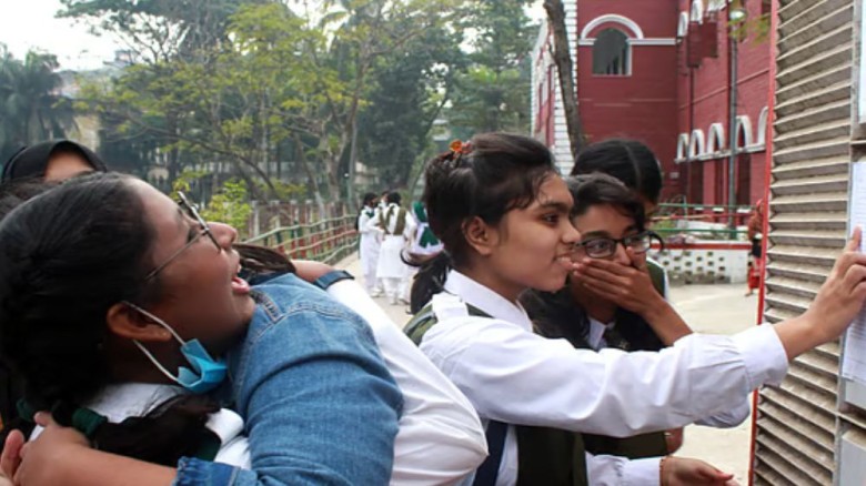 এসএসসি ও সমমানে কমেছে পাসের হার, জিপিএ-৫ও