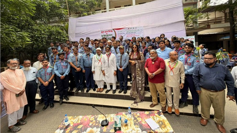খিলগাঁও স্কুলে বিনামূল্যে রক্তের গ্রুপ জানল পাঁচ শতাধিক শিক্