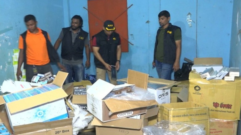 চট্টগ্রামে ১ কোটি ৫০ লাখ টাকার অবৈধ বিদেশি সিগারেট উদ্ধার