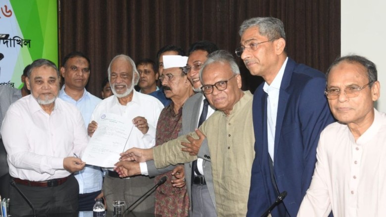 রাষ্ট্রপতি পদে বিএনপির প্রার্থী মির্জা ফখরুল, মনোনয়নপত্র জমা