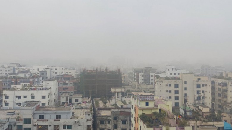 মেঘলা আকাশ ও গুঁড়ি বৃষ্টিতে ঢাকার তাপমাত্রা কমার পূর্বাভাস