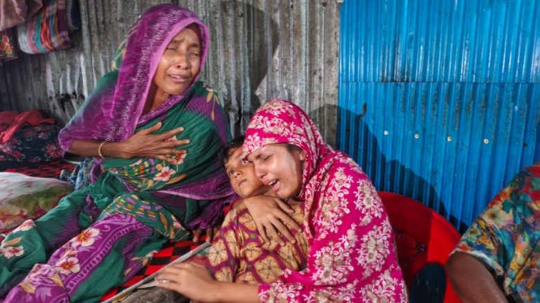 বঙ্গোপসাগরে ডুবে যাওয়া ট্রলারের নিখোঁজ ৫ জেলের একজনের লাশ উদ