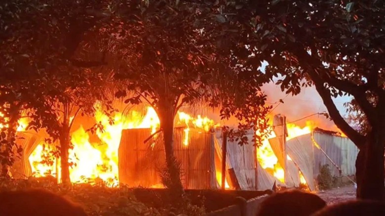গাজীপুরে ঝুটের গোডাউনে আগুন, পাঁচ ইউনিটের চেষ্টায় নিয়ন্ত্রণে