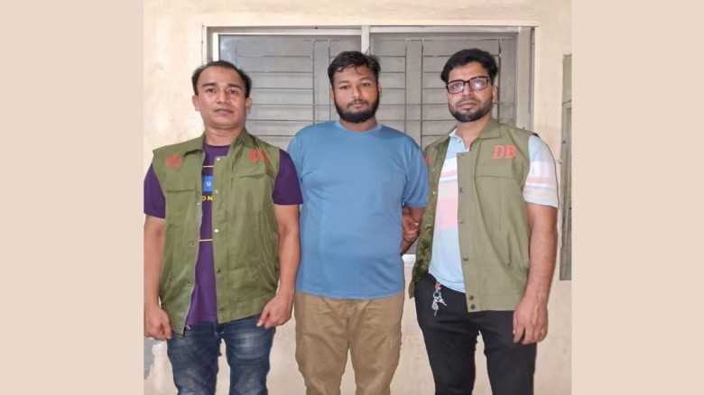 কুমিল্লায় সাংবাদিকদের ওপর হামলা, প্রধান আসামি শাওন ডিবির হাত