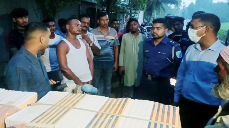 মধুপুরে ভাঙ্গারি ব্যবসায়ীর বাড়ি থেকে ২,২৬২ সরকারি পাঠ্যবই উদ