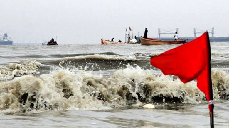 নিম্নচাপের প্রভাবে উত্তাল সাগর, চট্টগ্রাম-কক্সবাজারে ৩ নম্বর