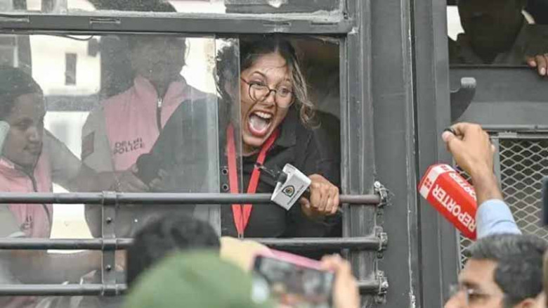 দিল্লিতে বিক্ষোভের খবর সংগ্রহ করতে গিয়ে ১২ সাংবাদিক আটক