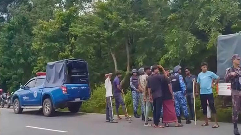 কক্সবাজারে দিনদুপুরে সশস্ত্র ডাকাতি, লুটের শিকার ৬০ যানবাহনে