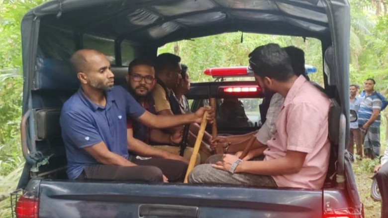গৌরনদীতে আওয়ামী লীগ নেতার বাড়ি থেকে যুব ও ছাত্রলীগের ৭ কর্মী