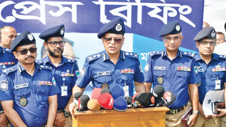 আইনশৃঙ্খলা পরিস্থিতি নিয়ে উদ্বেগ, ‘অনুমতি পেলেই ক্রসফায়ার’ ব