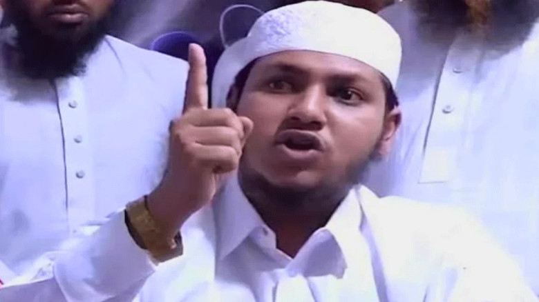 বাবার অভিযোগ ঘিরে বিতর্ক, তাশরীফ বললেন ‘মিডিয়া চাইলে বাপকেও 
